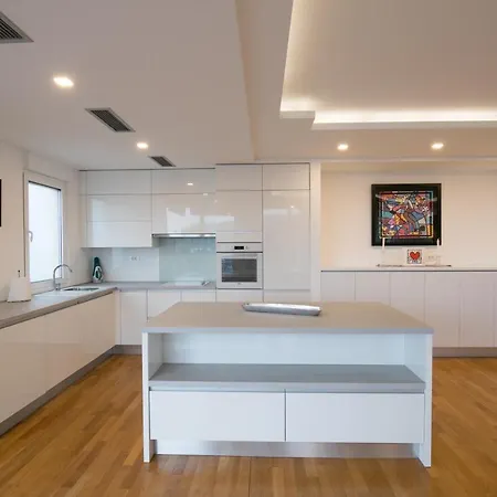 Seven Hills Riverside Apartman